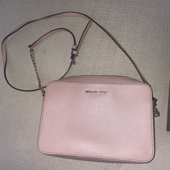 Cross body Michael Kors purse - Picture 1 of 4